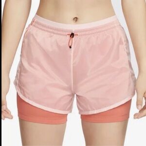 Nike Women's Icon Clash Tempo Luxe Mid-Rise Athletic Shorts XL